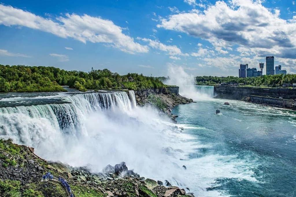 Beautiful View Home Attractions By Niagara Falls River Ny Exterior photo